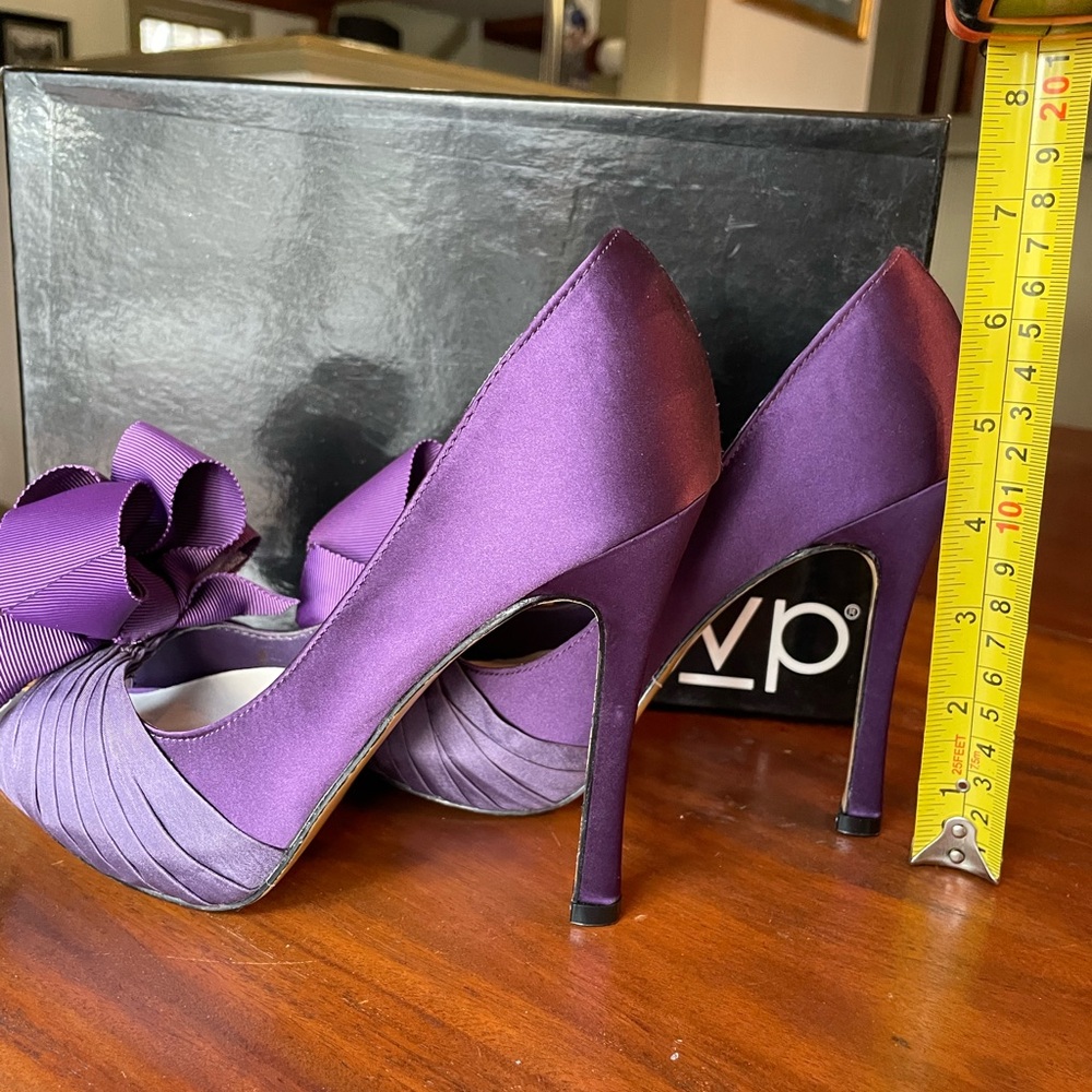 RSVP Caitlyn Purple Satin High Heel with Bow 5M NEW IN BOX!! - Picture 2 of 6